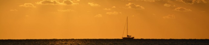 Sailing Whitsundays on sunset
